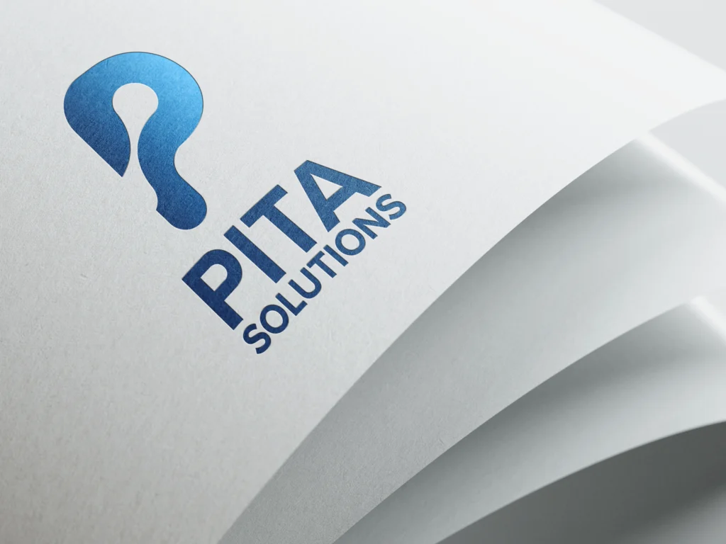 Gedrucktes Logo von Pita Solutions mit modernem blauen Farbverlauf und klarer Schrift auf strukturiertem Papier